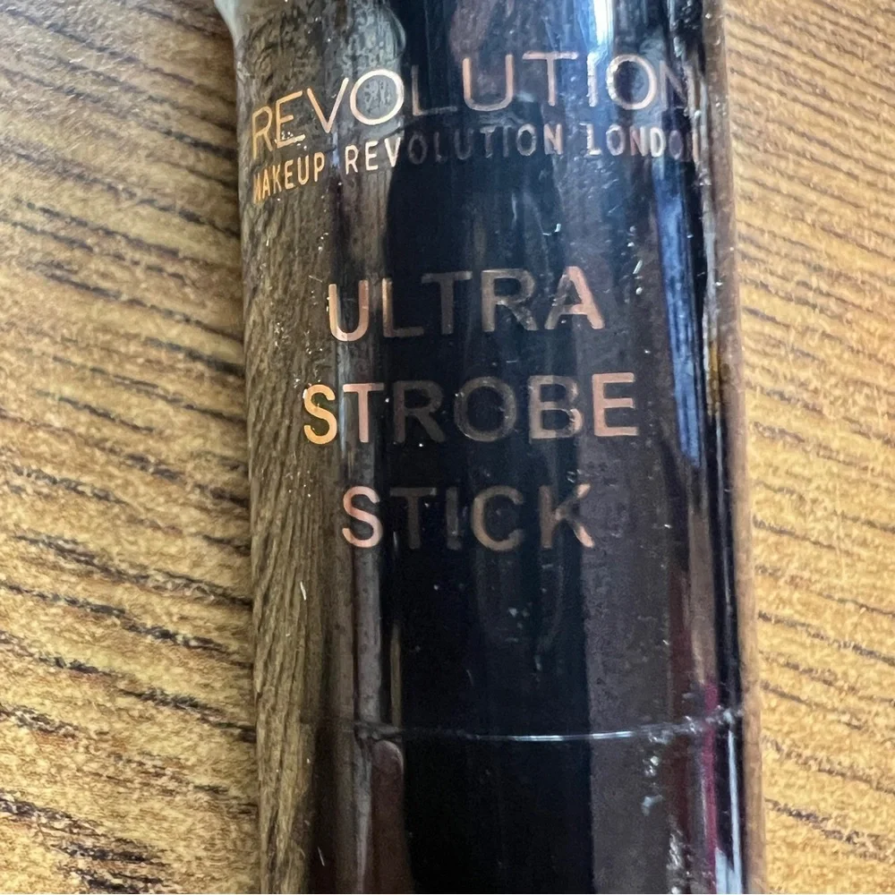 Makeup Revolution Ultra Strobe Stick Peach Liggtening